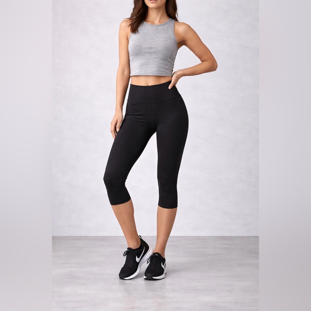 NWT Yogalicious Lux Black High Rise Capri Leggings Yoga Athleisure Size S